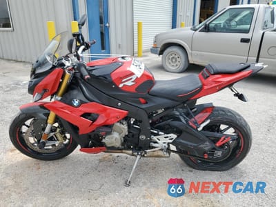 Trzecie zdjęcie samochodu z tyłu: 2016 BMW S 1000 R VIN:WB10D1206GZ696695 - miniatura