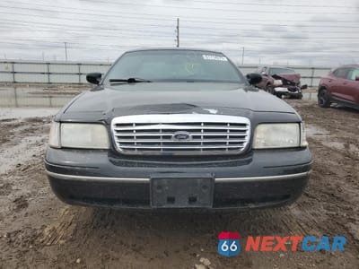 Piąte zdjęcie samochodu w środku: 2000 FORD CROWN VICTORIA LX VIN:2FAFP74W8YX158750 - miniatura