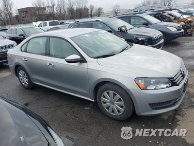 Czwarte zdjęcie samochodu z boku: 2012 VOLKSWAGEN PASSAT S VIN:1VWAP7A34CC004439 - miniatura