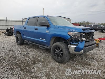 Czwarte zdjęcie samochodu z boku: 2016 TOYOTA TUNDRA CREWMAX SR5 VIN:5TFDW5F10GX520603 - miniatura