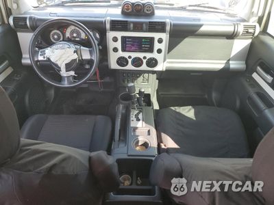 Zdjęcie 8 z 14 samochodu: 2010 TOYOTA FJ CRUISER VIN:JTEBU4BF2AK071353 - miniatura