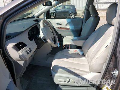 Zdjęcie 7 z 16 samochodu: 2014 TOYOTA SIENNA XLE VIN:5TDYK3DC0ES486882 - miniatura
