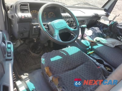 Zdjęcie 8 z 12 samochodu: 2007 ISUZU NPR VIN:JALC4B16X77006596 - miniatura