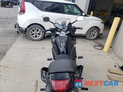 Zdjęcie 6 z 9 samochodu: 2008 YAMAHA FZ6 SHG VIN:JYARJ13E98A003577 - miniatura