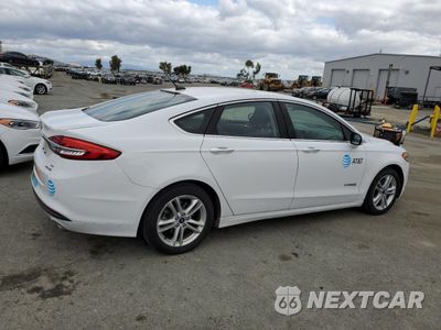 Trzecie zdjęcie samochodu z tyłu: 2018 FORD FUSION SE HYBRID VIN:3FA6P0LU4JR118872 - miniatura