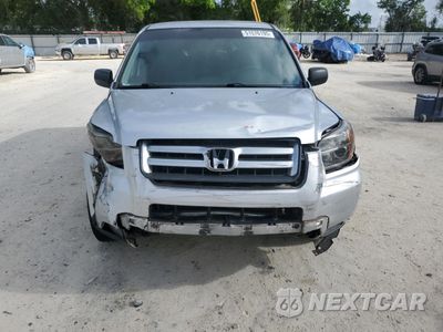 Piąte zdjęcie samochodu w środku: 2006 HONDA PILOT LX VIN:5FNYF28116B017569 - miniatura