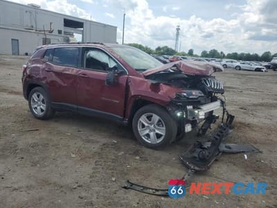 Czwarte zdjęcie samochodu z boku: 2022 JEEP COMPASS LATITUDE VIN:3C4NJCBB5NT198572 - miniatura