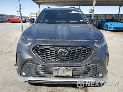 Piąte zdjęcie samochodu w środku: 2023 TOYOTA HIGHLANDER L VIN:5TDKDRAH7PS508060 - miniatura