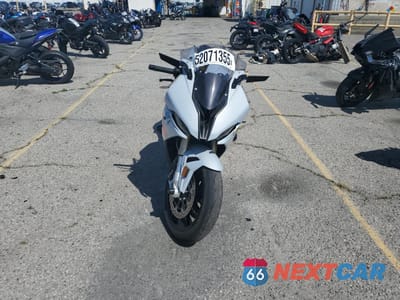 Drugie zdjęcie samochodu z przodu: 2020 BMW S 1000 RR VIN:WB10E2308L6D06079 - miniatura