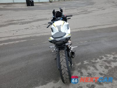 Czwarte zdjęcie samochodu z boku: 2021 HONDA CBR500 RA VIN:MLHPC6254M5200824 - miniatura