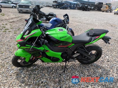 Trzecie zdjęcie samochodu z tyłu: 2023 KAWASAKI ZX1002 M VIN:JKBZXVM1XPA004490 - miniatura