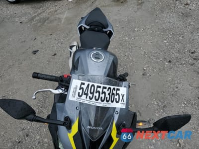 Piąte zdjęcie samochodu w środku: 2023 HONDA CBR500 RA VIN:MLHPC6257P5400391 - miniatura