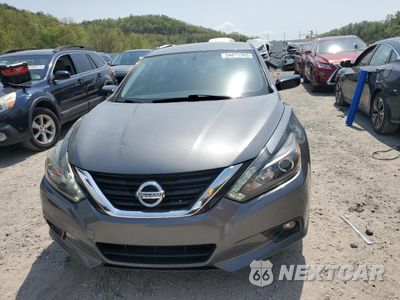 Piąte zdjęcie samochodu w środku: 2017 NISSAN ALTIMA 2.5 VIN:1N4AL3AP7HC241806 - miniatura