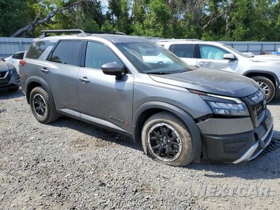 Czwarte zdjęcie samochodu z boku: 2023 NISSAN PATHFINDER SV VIN:5N1DR3BD3PC253651 - miniatura