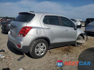 Trzecie zdjęcie samochodu z tyłu: 2017 CHEVROLET TRAX LS VIN:3GNCJKSB8HL272855 - miniatura