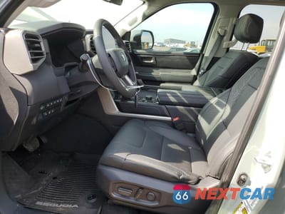 Zdjęcie 7 z 14 samochodu: 2024 TOYOTA SEQUOIA SR5 VIN:7SVAAABA7RX045220 - miniatura