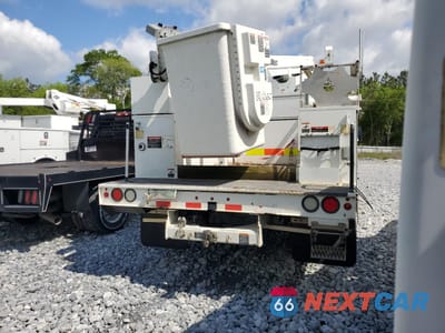 Czwarte zdjęcie samochodu z boku: 2013 FORD F450 SUPER DUTY BUCKET TRUCK VIN:1FDUF4GY0DEB05287 - miniatura