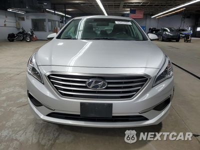 Piąte zdjęcie samochodu w środku: 2017 HYUNDAI SONATA SE VIN:5NPE24AF1HH544855 - miniatura