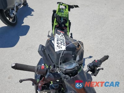 Piąte zdjęcie samochodu w środku: 2019 KAWASAKI ZR900 VIN:JKAZR2B15KA029175 - miniatura
