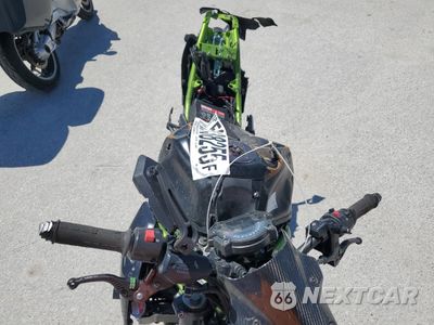 Piąte zdjęcie samochodu w środku: 2019 KAWASAKI ZR900 VIN:JKAZR2B15KA029175 - miniatura