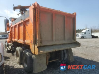 Trzecie zdjęcie samochodu z tyłu: 2006 VOLVO VHD DUMP TRUCK VIN:4V5KC9GG36N414294 - miniatura