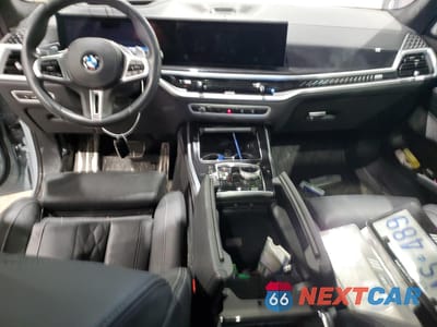 Zdjęcie 8 z 12 samochodu: 2024 BMW X7 M60I VIN:5UX33EM0XR9546475 - miniatura