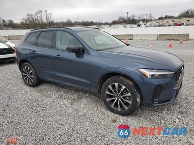 Czwarte zdjęcie samochodu z boku: 2024 VOLVO XC60 PLUS VIN:YV4L12RL7R1730107 - miniatura