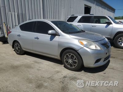 Czwarte zdjęcie samochodu z boku: 2014 NISSAN VERSA S VIN:3N1CN7AP2EK457883 - miniatura