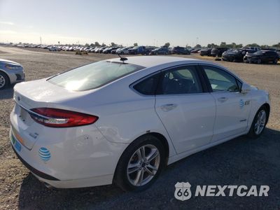Trzecie zdjęcie samochodu z tyłu: 2018 FORD FUSION SE HYBRID VIN:3FA6P0LU3JR118703 - miniatura