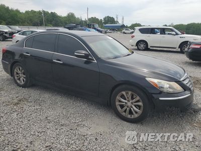 Czwarte zdjęcie samochodu z boku: 2013 HYUNDAI GENESIS 3.8L VIN:KMHGC4DD4DU217510 - miniatura