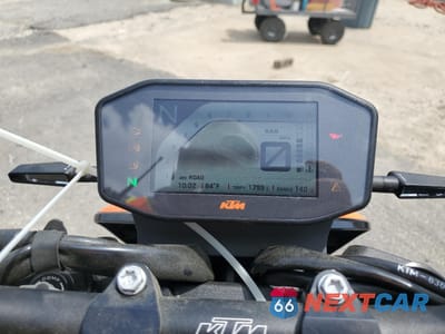 Zdjęcie 7 z 9 samochodu: 2021 KTM 890 DUKE R VIN:VBKTU9408MM810926 - miniatura