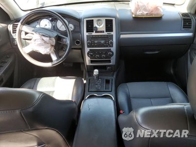 Zdjęcie 8 z 14 samochodu: 2010 CHRYSLER 300 TOURING VIN:2C3CA5CV7AH180321 - miniatura