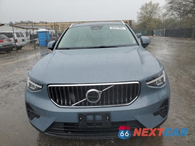 Piąte zdjęcie samochodu w środku: 2023 VOLVO XC40 PLUS VIN:YV4L12UN0P2104186 - miniatura