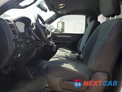 Zdjęcie 7 z 13 samochodu: 2021 RAM TRUCKS 5500 - BOX TRUCK VIN:3C7WRMDJ8MG613739 - miniatura