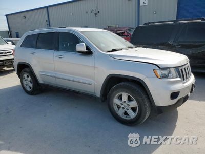Czwarte zdjęcie samochodu z boku: 2012 JEEP GRAND CHEROKEE LAREDO VIN:1C4RJFAG0CC235729 - miniatura