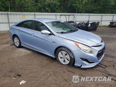 Czwarte zdjęcie samochodu z boku: 2015 HYUNDAI SONATA HYBRID VIN:KMHEC4A40FA135063 - miniatura