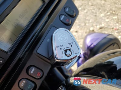 Zdjęcie 8 z 9 samochodu: 2010 HARLEY-DAVIDSON FLHTK VIN:1HD1KEM14AB635113 - miniatura