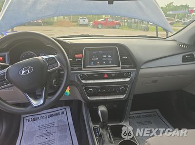 Zdjęcie 9 z 11 samochodu: 2018 HYUNDAI SONATA SE VIN:5NPE24AF3JH625250 - miniatura