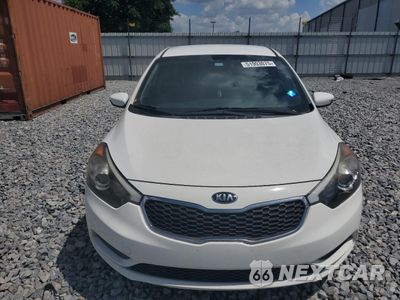 Piąte zdjęcie samochodu w środku: 2016 KIA FORTE LX VIN:KNAFK4A64G5592009 - miniatura