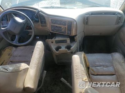 Zdjęcie 8 z 13 samochodu: 2002 GMC SAFARI XT VIN:1GDDM19X72B508268 - miniatura