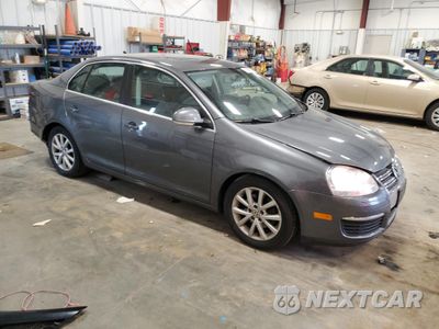 Czwarte zdjęcie samochodu z boku: 2010 VOLKSWAGEN JETTA SE VIN:3VWRX7AJ0AM034485 - miniatura