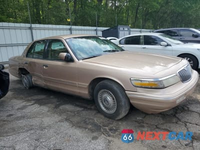 Czwarte zdjęcie samochodu z boku: 1996 MERCURY GRAND MARQUIS GS VIN:2MELM74W7TX671873 - miniatura