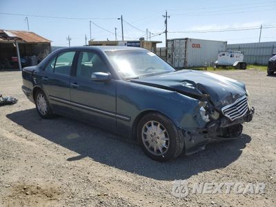 Czwarte zdjęcie samochodu z boku: 2000 MERCEDES-BENZ E 320 VIN:WDBJF65J1YB151080 - miniatura