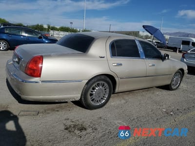 Trzecie zdjęcie samochodu z tyłu: 2010 LINCOLN TOWN CAR SIGNATURE LIMITED VIN:2LNBL8CV2AX752075 - miniatura
