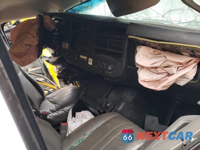 Zdjęcie 8 z 13 samochodu: 2018 GMC SAVANA CUTAWAY G3500 VIN:7GZ37TCG7JN902574 - miniatura