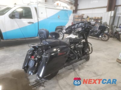 Czwarte zdjęcie samochodu z boku: 2018 HARLEY-DAVIDSON FLHXS STREET GLIDE SPECIAL VIN:1HD1KRC13JB681136 - miniatura