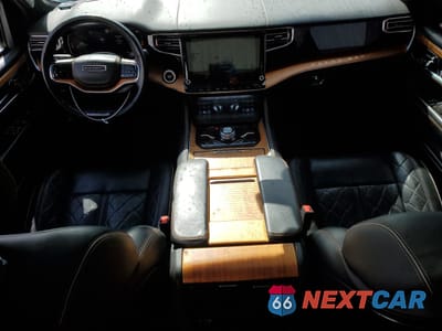 Zdjęcie 8 z 15 samochodu: 2022 JEEP GRAND WAGONEER SERIES III VIN:1C4SJVGJ5NS202569 - miniatura