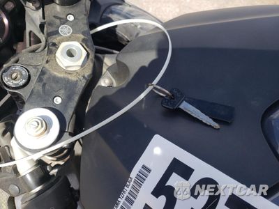 Zdjęcie 8 z 9 samochodu: 2007 YAMAHA YZFR1 VIN:JYARN20E87A008881 - miniatura