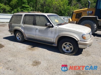 Czwarte zdjęcie samochodu z boku: 2001 FORD EXPLORER EDDIE BAUER VIN:1FMZU64EX1ZA68755 - miniatura
