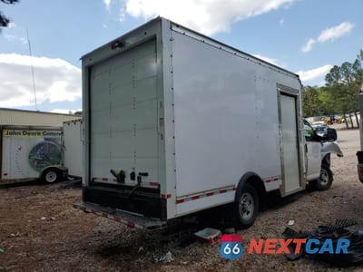 Trzecie zdjęcie samochodu z tyłu: 2022 CHEVROLET EXPRESS G3500 VIN:1GB0GSF74N1156205 - miniatura